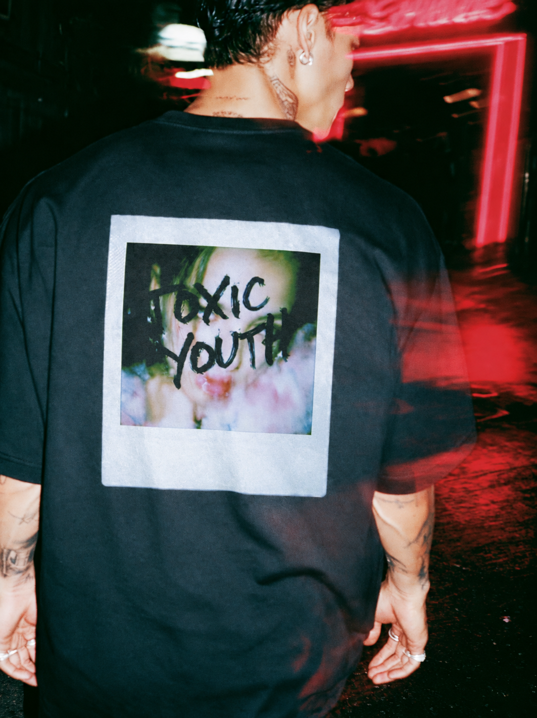 TOXIC YOUTH — black, back, styled look