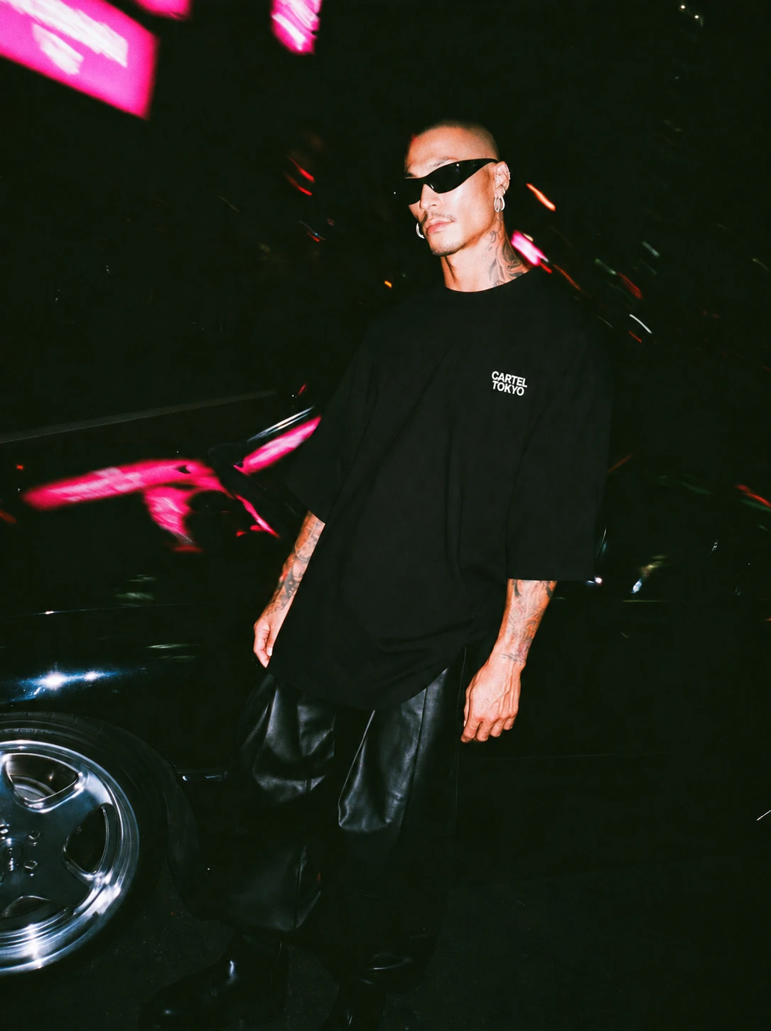 OUT OF CONTROL — black, front, styled look